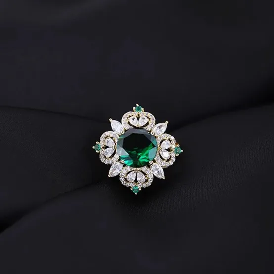 Vintage Alloy Crystal Brooch For Women Luxury Sunflower Shape Zirconia Inlaid Jewelry Anti Exposure Pin Buckle Accessory