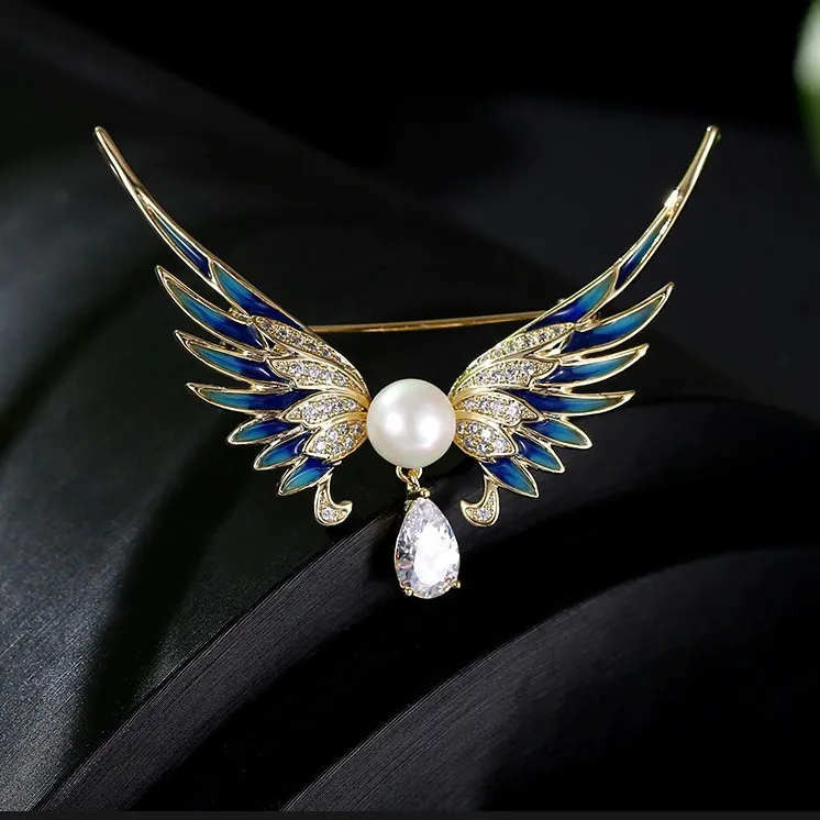 Broche Élégante Ailes d'Ange en Émail pour Femmes Luxe Alliage Künstliche Perle Zirconia Épingle pour Costume Veste Banquet Bijoux