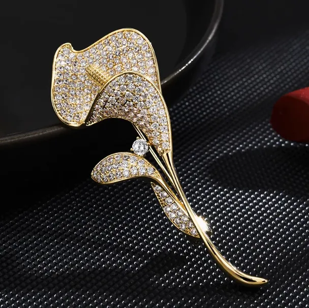 Elegante Spilla a Forma di Calla in Lega con Zirconia Cubica Accessorio per Matrimonio Banchetto Ufficio Donna Gioielli di Lusso