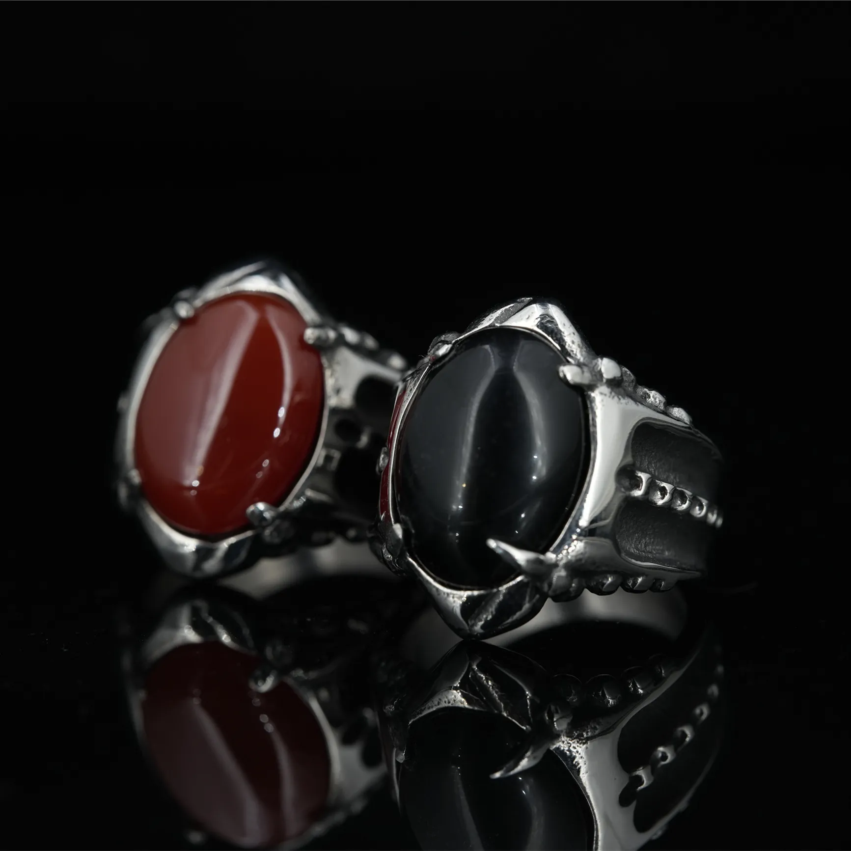Bague en Acier au Titane Punk Vintage pour Hommes Gothique Sertie de Griffes Pierre d'Agate Ovale Noir Rouge Bijoux Hip Hop