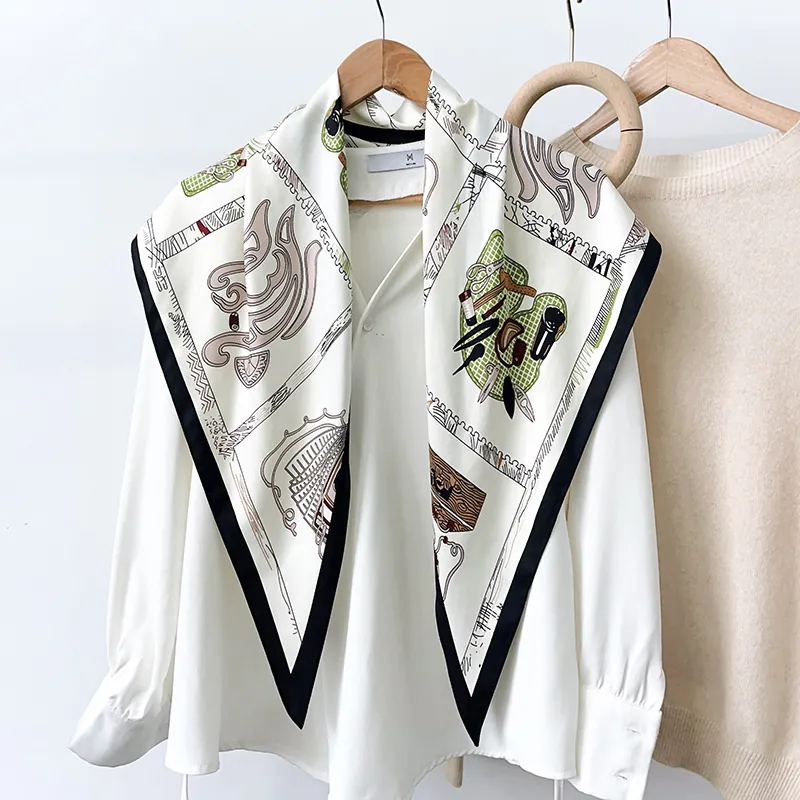 Vintage Twill Satin Triangle Scarf For Women Retro Equestrian Print Elegant Shawl Versatile Lightweight Fashion Neckerchief Wrap