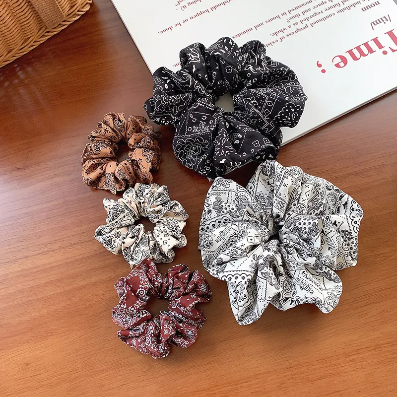 Chouchous Vintage à Imprimé Cachemire pour Femmes Élastiques à Cheveux en Tissu avec Pendentif H en Métal Accessoires de Coiffure