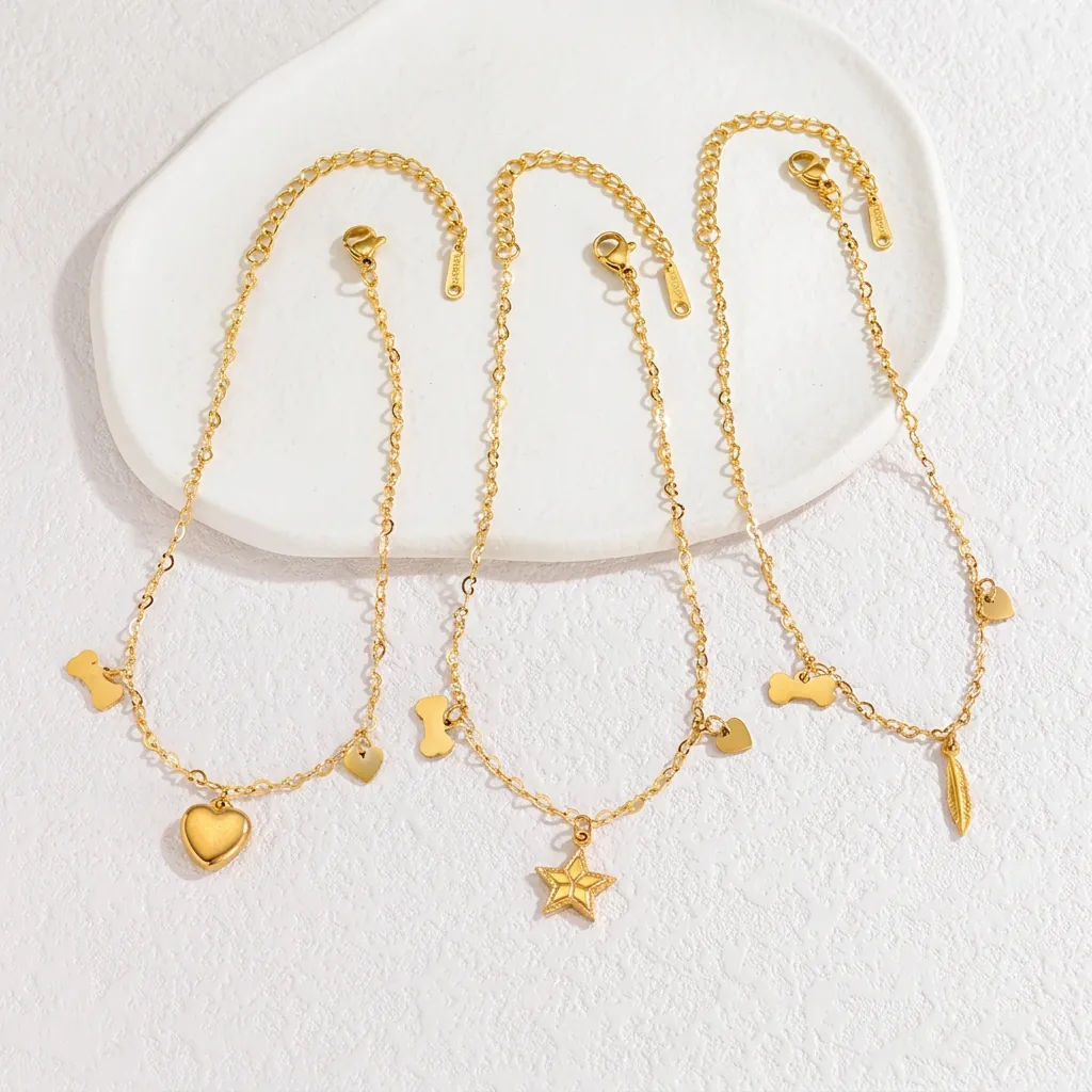 Bracelet à Charms Minimaliste en Acier Inoxydable pour Femmes Plaqué Or Pendentif Cœur Étoile Plume Ajustable Bijoux de Mode Cadeau