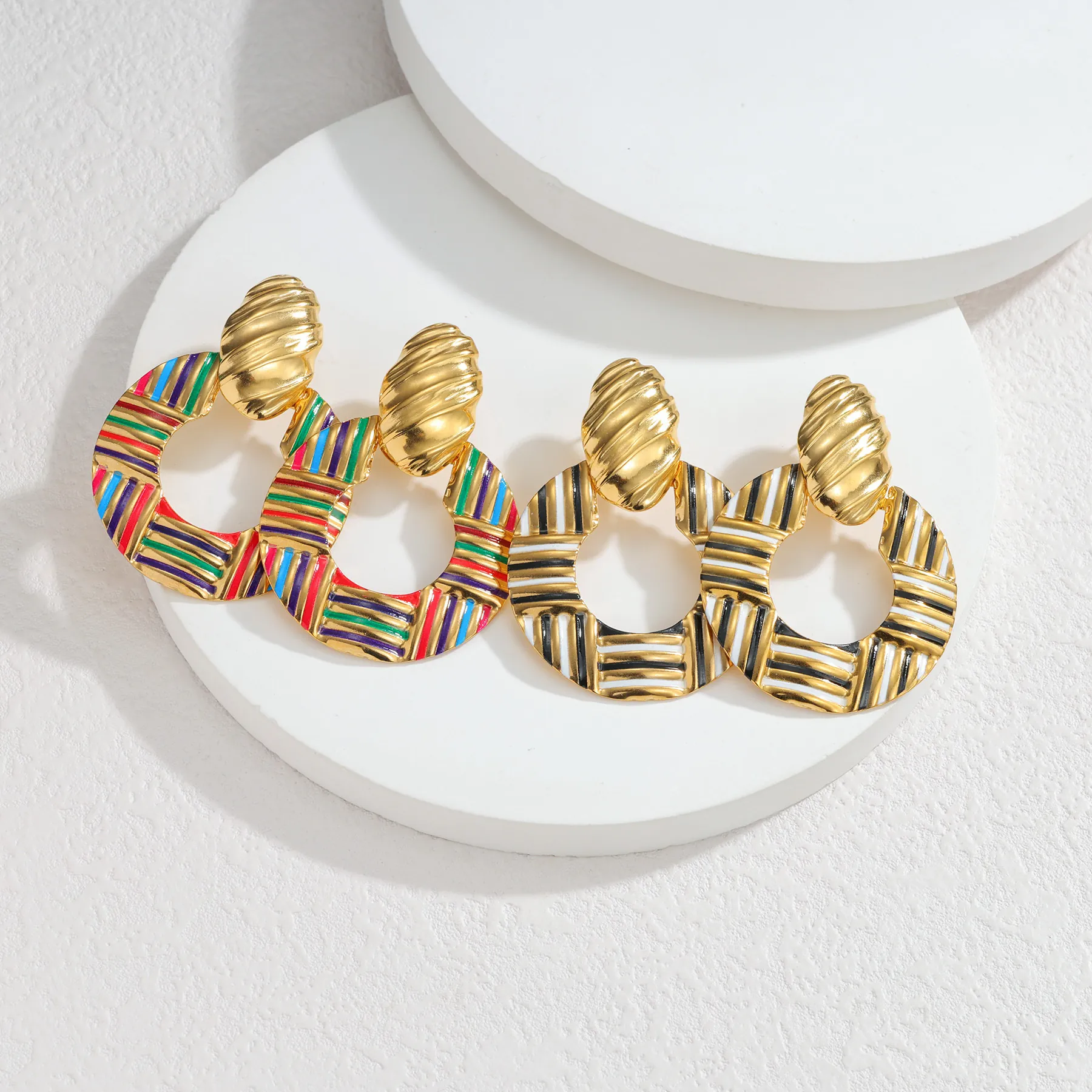 Boucles d'Oreilles Créoles Rondes en Acier Inoxydable Rétro Bohème Avec Motif Émail Rayé Bijoux de Mode pour Femmes