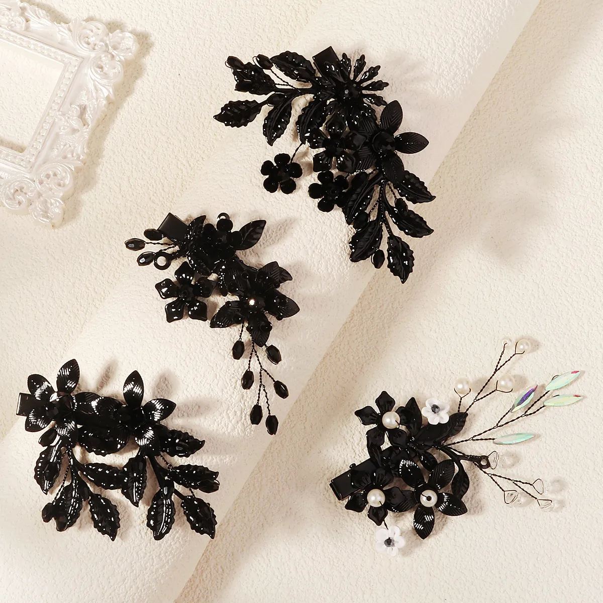 Pince à Cheveux Gothique Fleur Noire Faite à la Main Alliage Araignée Pince à Bec de Canard Avec Perle Artificielle Strass Halloween Party Accessoires de Cheveux Pour Femmes