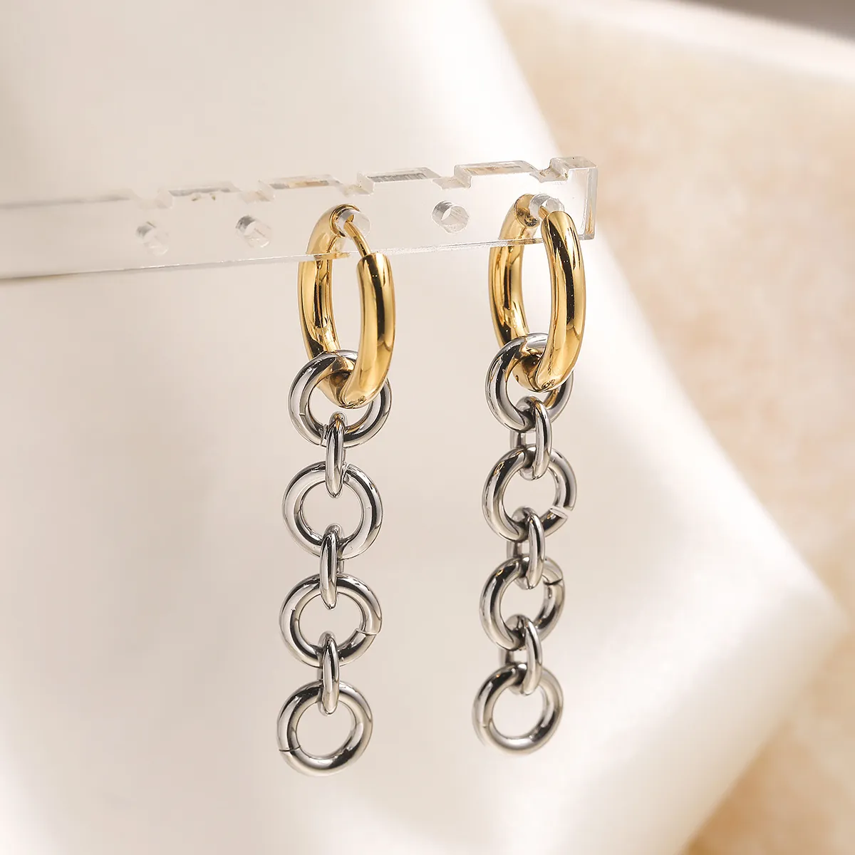 Orecchini Pendenti Minimalisti in Acciaio Inossidabile Bicolore con Anelli Intrecciati Placcati Oro 18K Oro Argento Gioielli