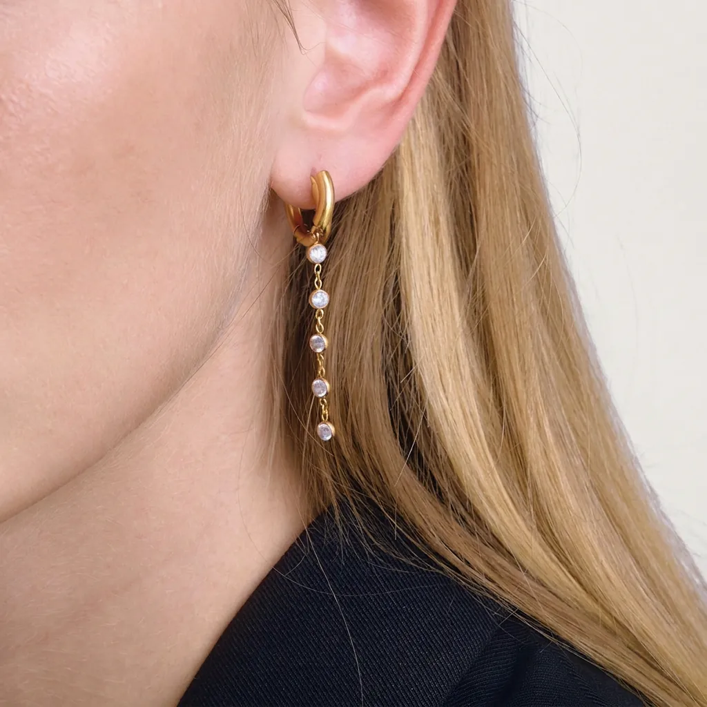 Boucles d'Oreilles Créoles à Glands en Zirconia en Acier Inoxydable pour Femmes Bijoux d'Oreille à Chaîne Pendante Longue Géométrique Or Mode Luxe Léger