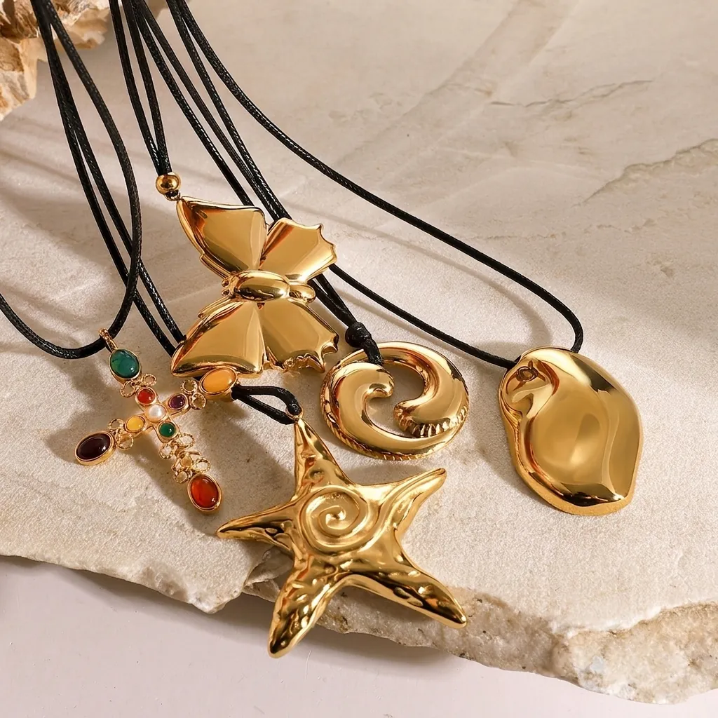 Collana Con Pendente in Acciaio Inossidabile Placcato Oro 18K Per Donna Corda di Cera Nera Farfalla Stella Marina Croce