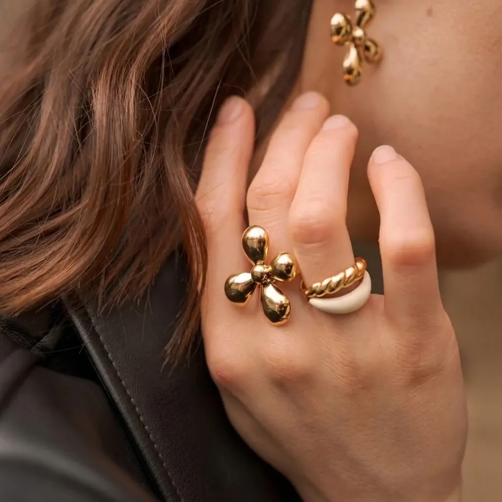 Stainless Steel Flower Ring For Women 3D Floral Design Gold Finger Ring Western Style Minimalist Jewelry Non-fading Ring