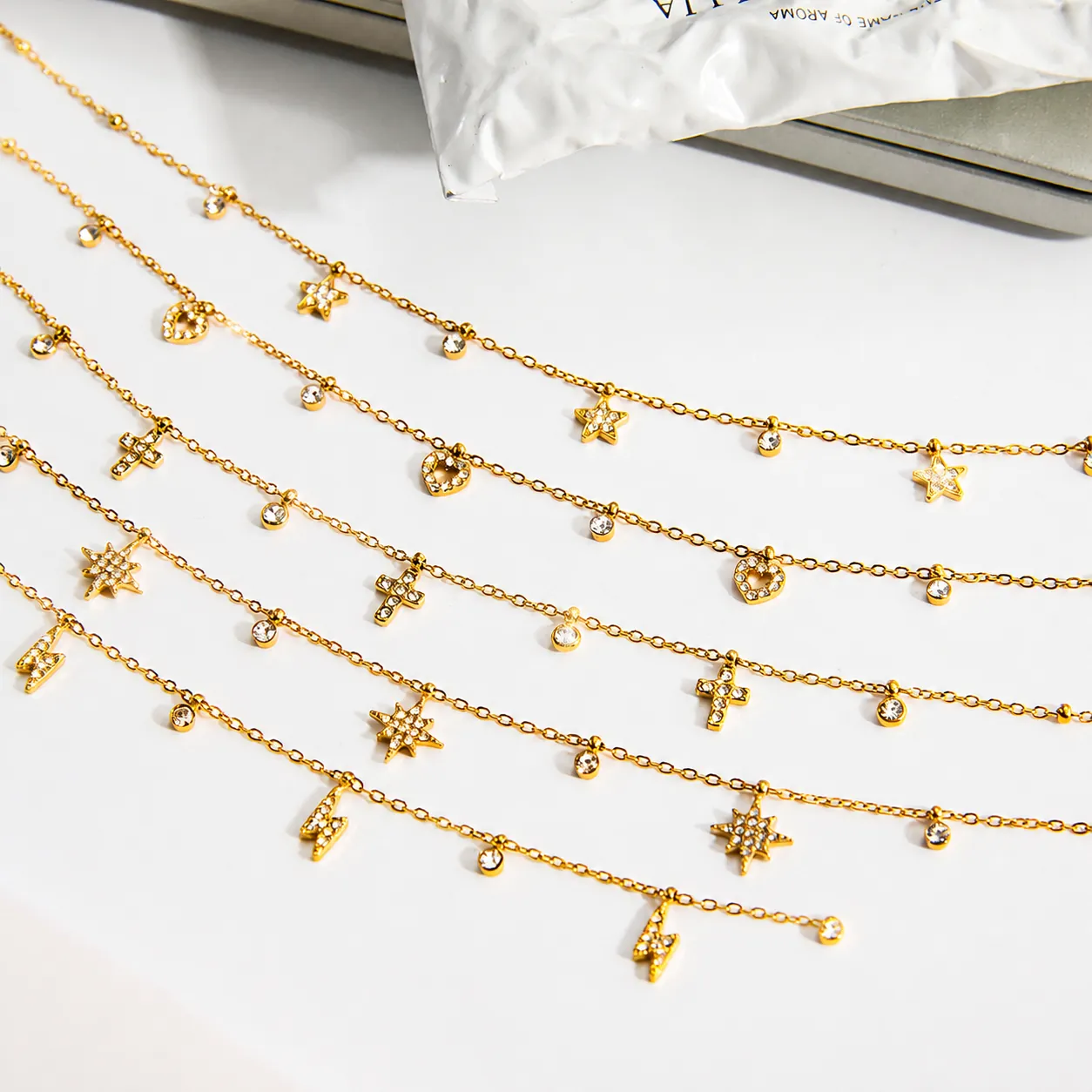 Collier Pendentif en Acier Inoxydable et Strass pour Femmes Breloques Cœur Étoile Éclair Croix Bijoux Minimalistes Cadeau