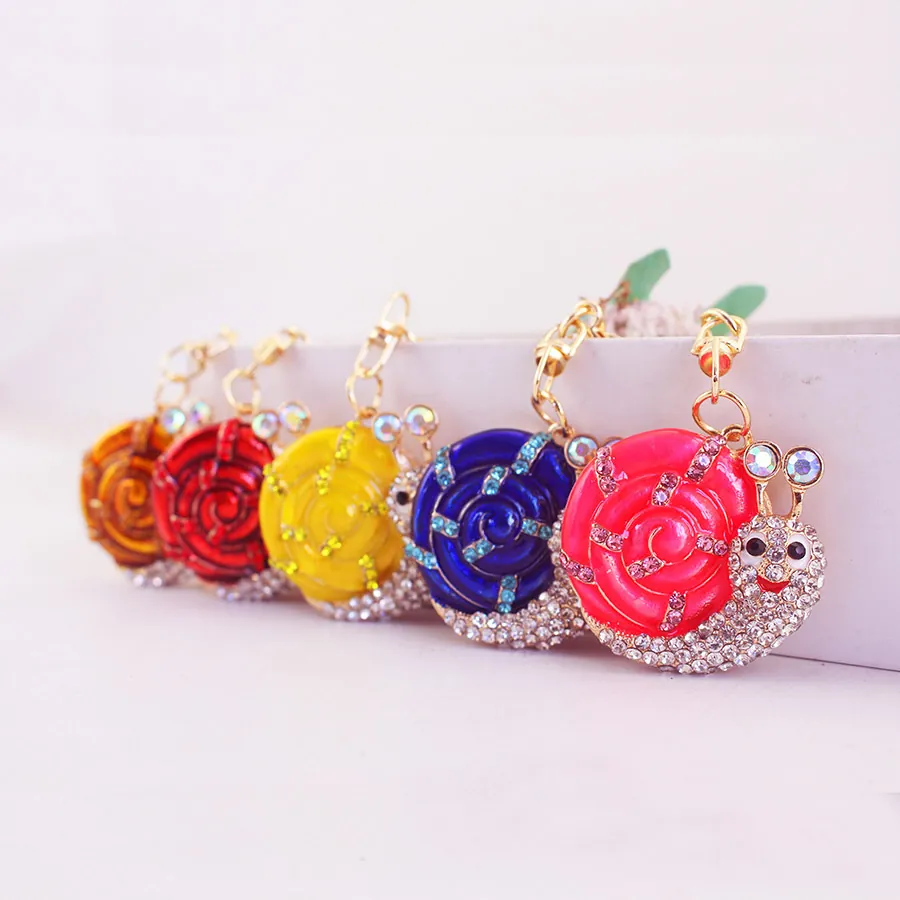 Mignon Porte-clés Escargot en Émail pour Femmes Strass Alliage de Zinc Anneau Porte-clés Animal Charme de Sac de Voiture Pendentif Bijoux Cadeau Accessoire