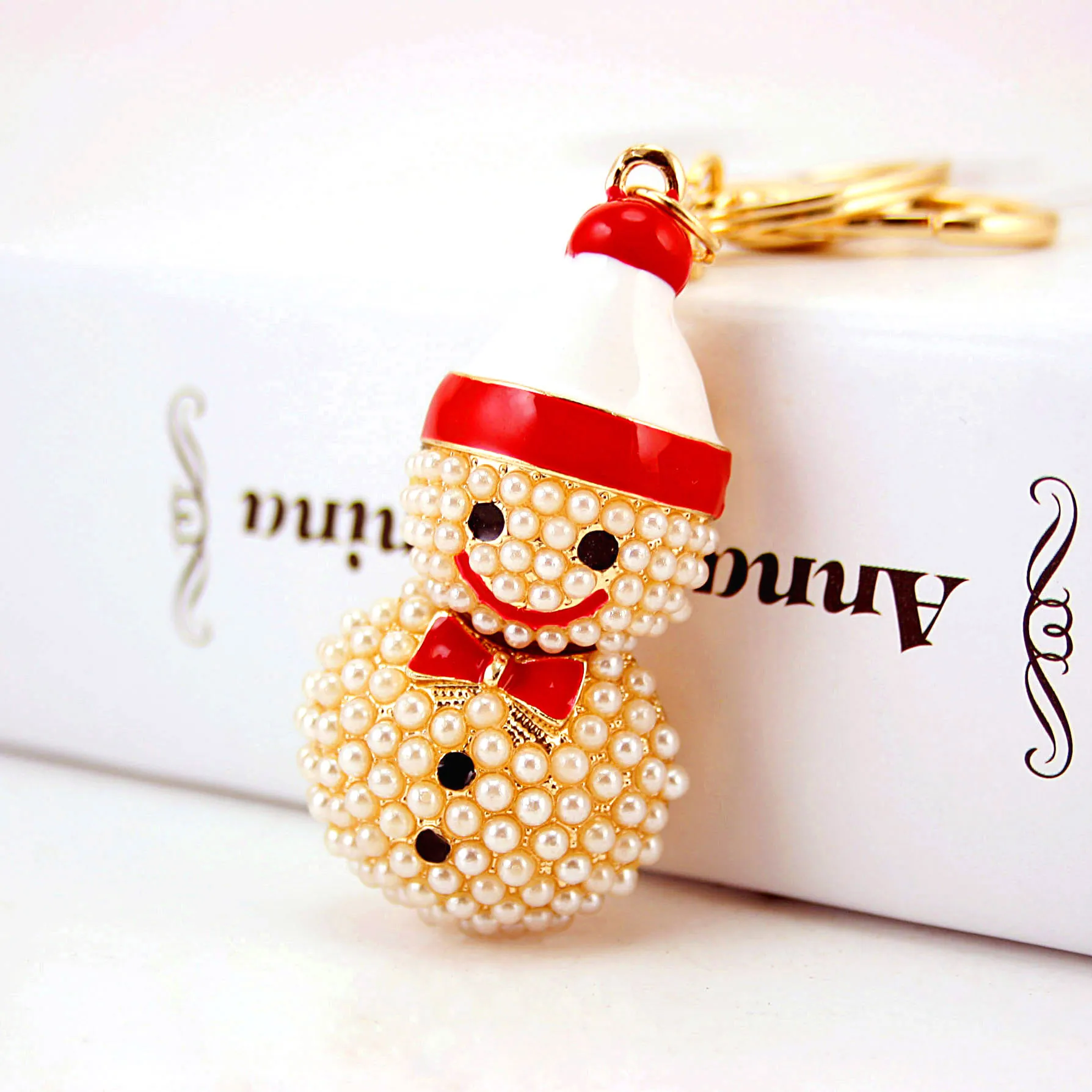 Simpatico Portachiavi a Forma di Pupazzo di Neve di Natale in Lega di Zinco con Künstliche Perle Sintetiche Cappello Rosso Smaltato Oro Strass