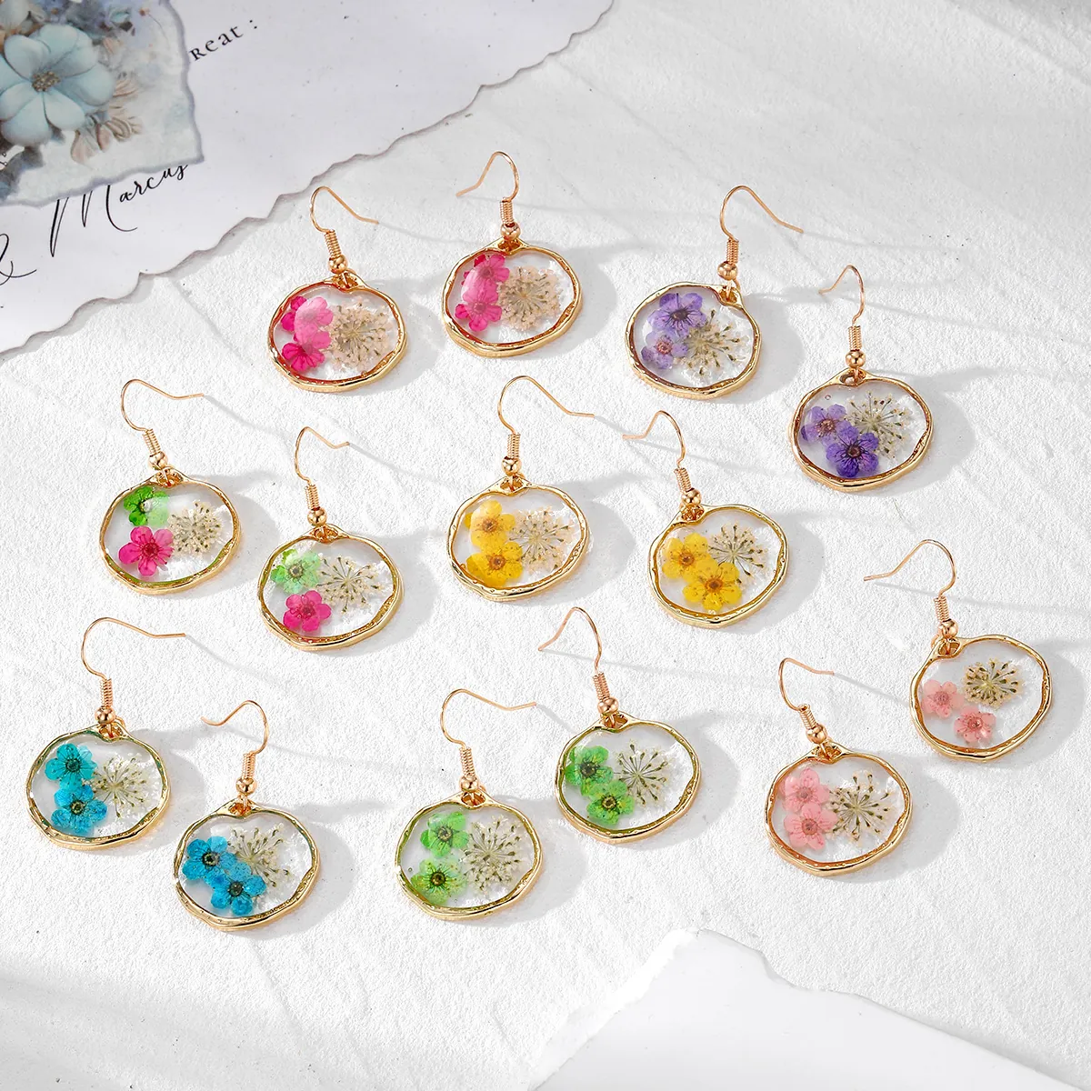 Boucles d'Oreilles Pendantes en Résine avec Fleurs Séchées pour Femmes Style Pastoral Doux en Alliage Floral Cadeau Bijoux