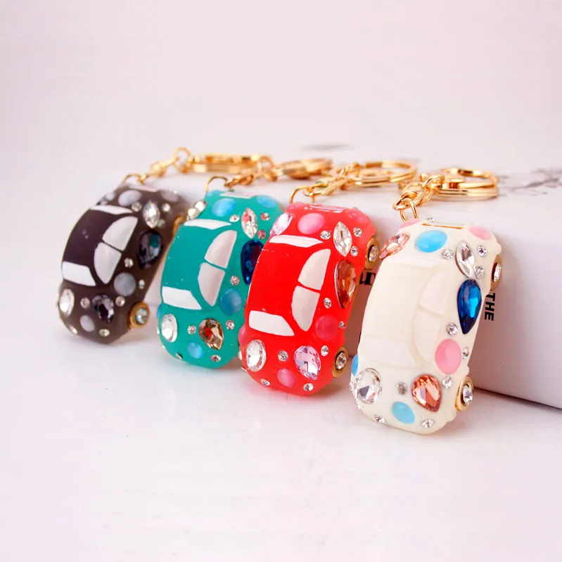 Porte-clés Voiture Mignon en Strass Gemmes Colorées Alliage de Zinc Forme de Voiture Pendentif Sac Cadeau Bijoux Femme Fille