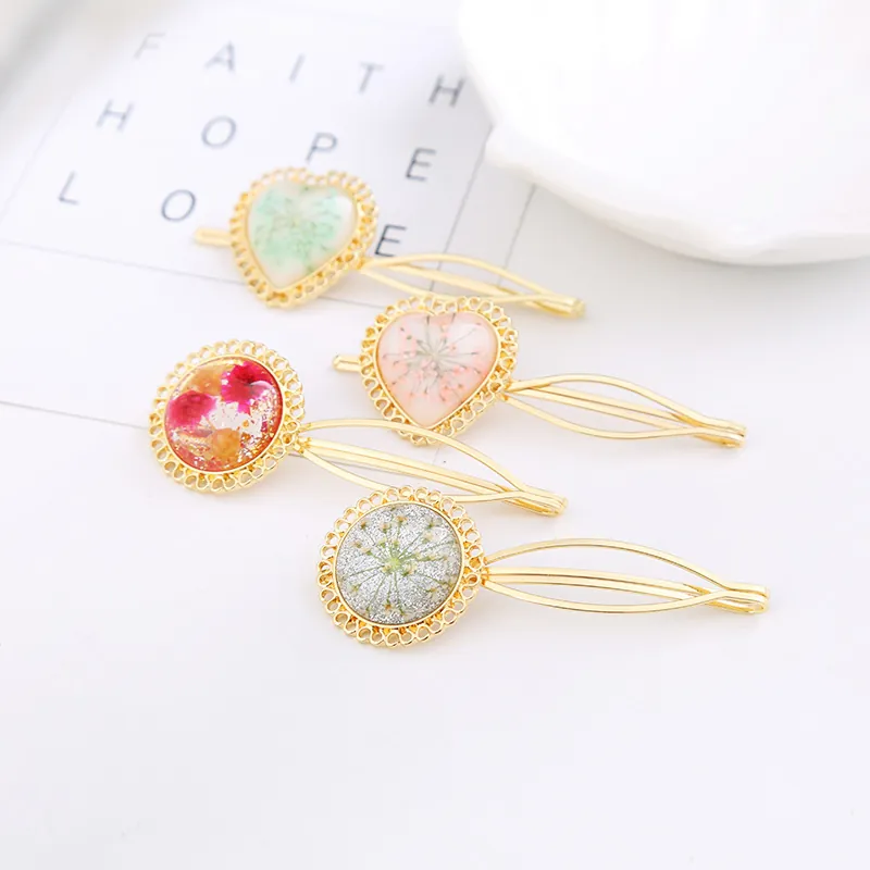 Vintage Französischer Stil Legierung Gold Galvanisiert Trockenblume Harz Haarspange Herz Rund Geometrisch Damen Haarnadel