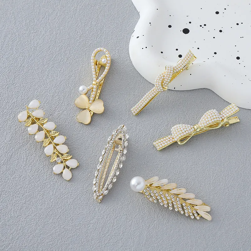 Élégante Pince à Cheveux en Alliage Forme de Feuille Fleur Or Fausse Künstliche Perle Strass Œil de Chat Pince à Bec pour Femme Mariage