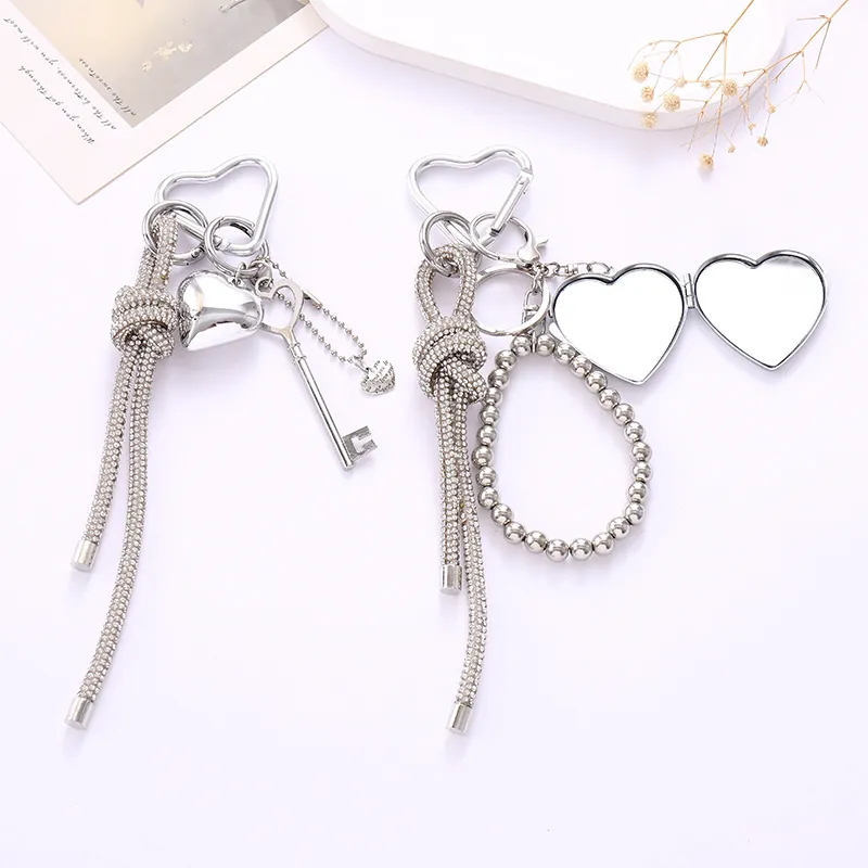 Lussuoso Portachiavi con Catena di Strass e Specchio a Cuore Ciondolo a Chiave in Lega Lucida Charm per Borsa Gioielli di Moda per Donna Ragazza Regalo