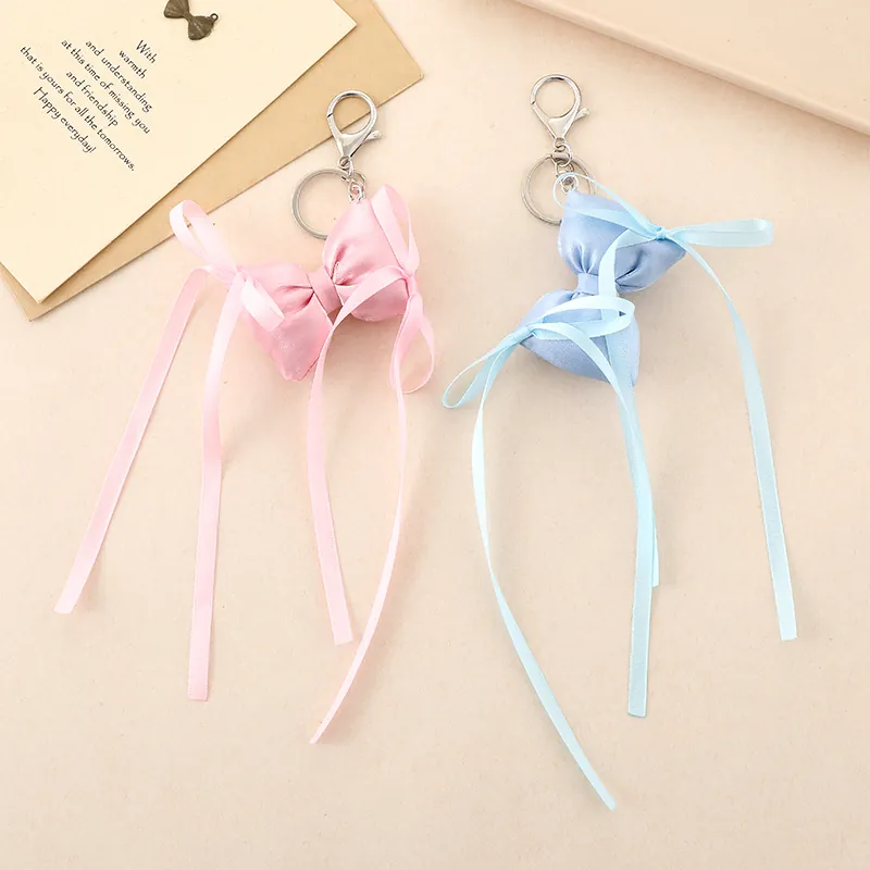 Porte-clés Ruban Nœud Papillon en Satin Doux Bijou de Sac pour Femme Mode Nœud en Tissu Décoration de Sac Pendentif Coque Téléphone