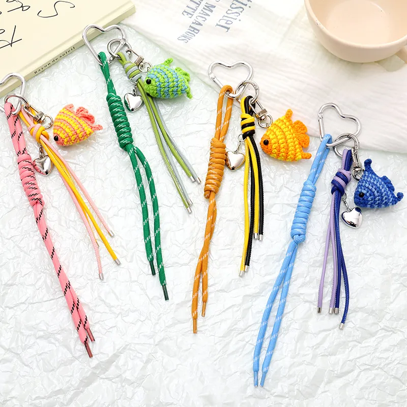 Porte-Clés Poisson au Crochet Fait Main pour Femme Charme de Sac Animal Mignon Avec Pendentif Cœur Cordon de Téléphone en Cuir Synthétique
