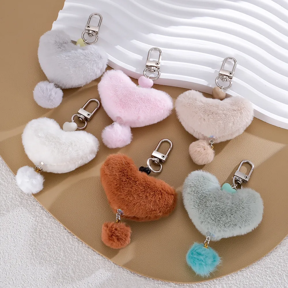Korean Style Plush Heart Keychain For Women Cute Faux Fur Ball Bag Charm Accessory Hand-Beaded Pendants Keyring Decoration