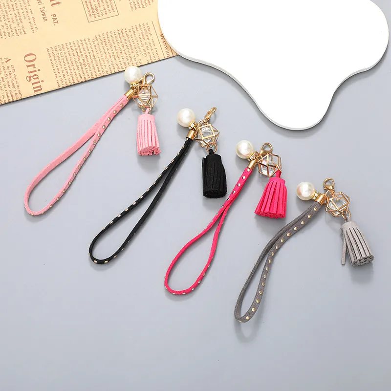 Porte-clés à Gland et Rivets Avec Pendentif Cage Géométrique Fausse Künstliche Perle Lanière en Suédine Accessoire de Sac Femmes