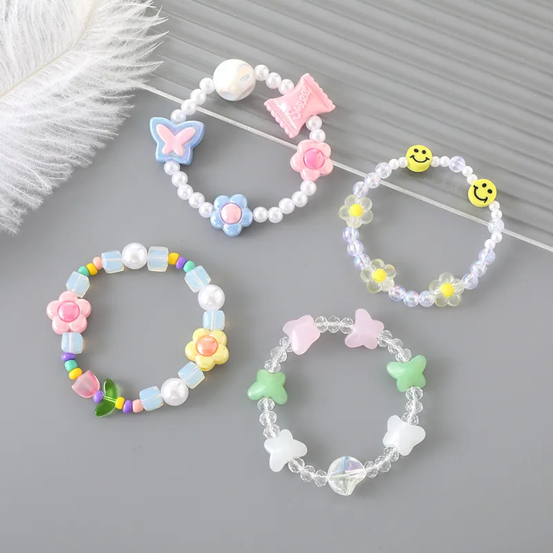 Bracelet Perles Acrylique Doux pour Femmes Filles Fait à la Main Couleur Bonbon Fleur Papillon Visage Souriant Coeur Bracelet Perles en Résine Bijoux Cadeau