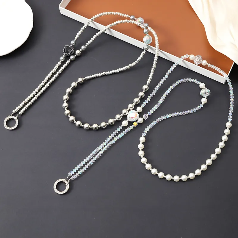 Chaîne de Téléphone Longue Perlée pour Femmes Lanière Bandoulière Pendentif Cœur Alliage Perle Artificielle Strass Courroie pour Coque de Téléphone Accessoire Porte-clés