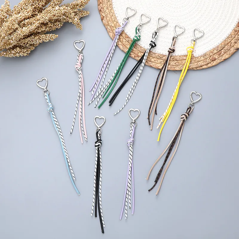 Porte-clés en Corde de Similicuir Tressé Boucle à Ressort en Alliage en Forme de Cœur Pendentif de Sac Cordon de Téléphone pour Femme