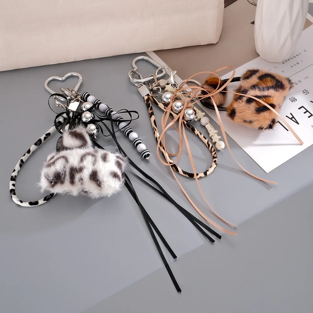 Leopardenmuster Plüsch Mini Tasche Schlüsselanhänger Trendige Schleife Herz Schnalle Taschenanhänger Damen Rucksack Zubehör