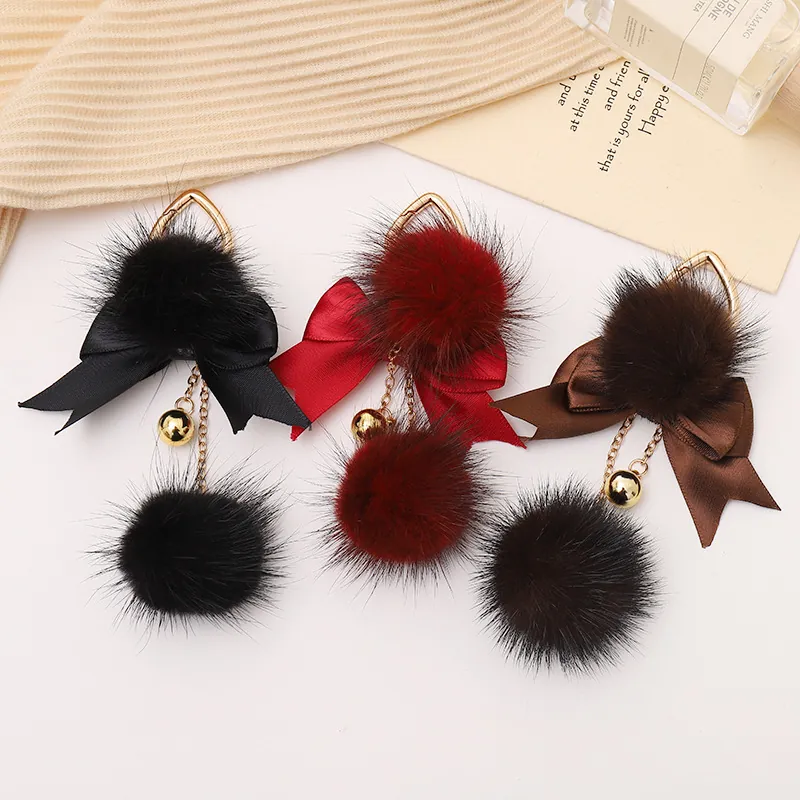 Mignon Porte-clés en Boule de Poils Peluche Avec Nœud et Pendentif Cœur Clochette Doux Pendentif de Sac pour Femmes Accessoires