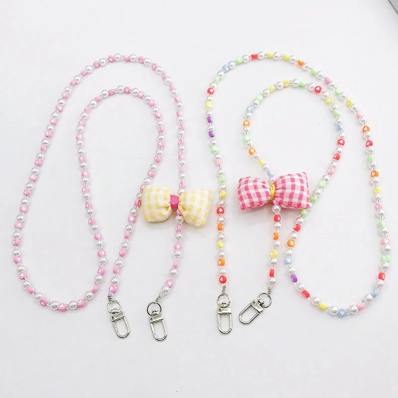 Chaîne de Téléphone Bandoulière en Künstliche Perles et Cœurs Acrylique Fait Main Avec Nœud Plaid pour Femme Accessoire Décoratif