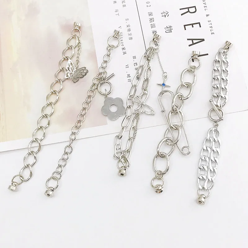 Bracelet Chaîne de Téléphone en Métal Argenté Minimaliste Avec Pendentifs Papillon Fleur Étoile pour Femmes Dragonne Anti-chute