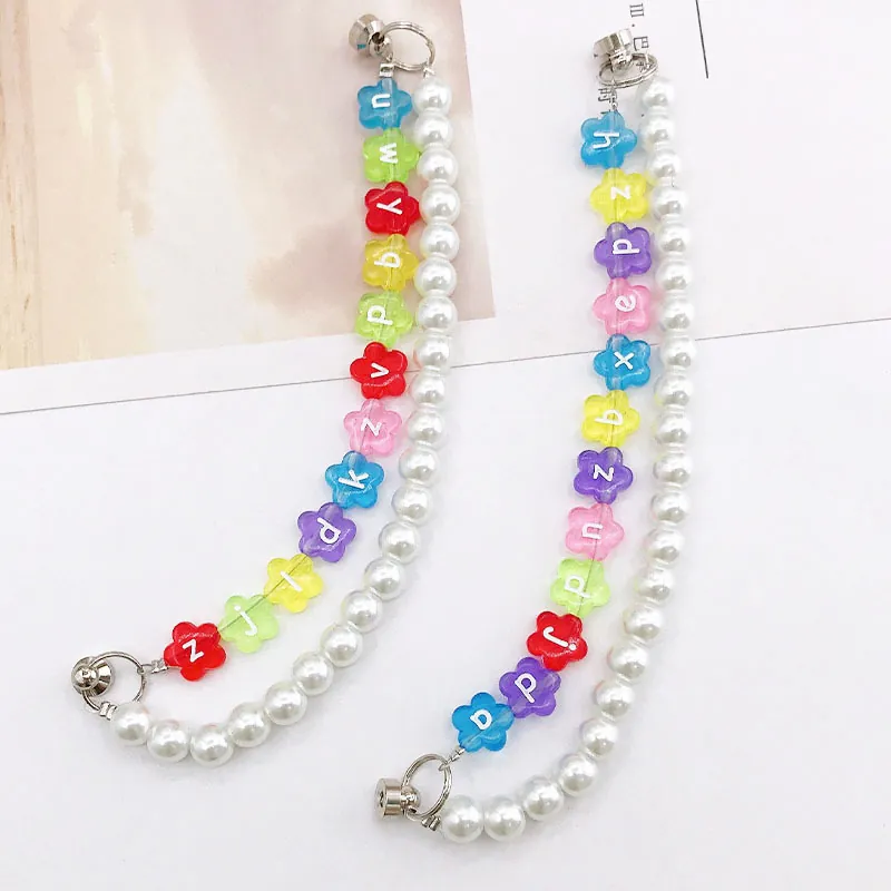 Lanière de Téléphone en Künstliche Perles de Lettres de Fleurs en Acrylique Colorées et Fausse Künstliche Perle Fait Main Bijou de Téléphone pour Femmes Filles