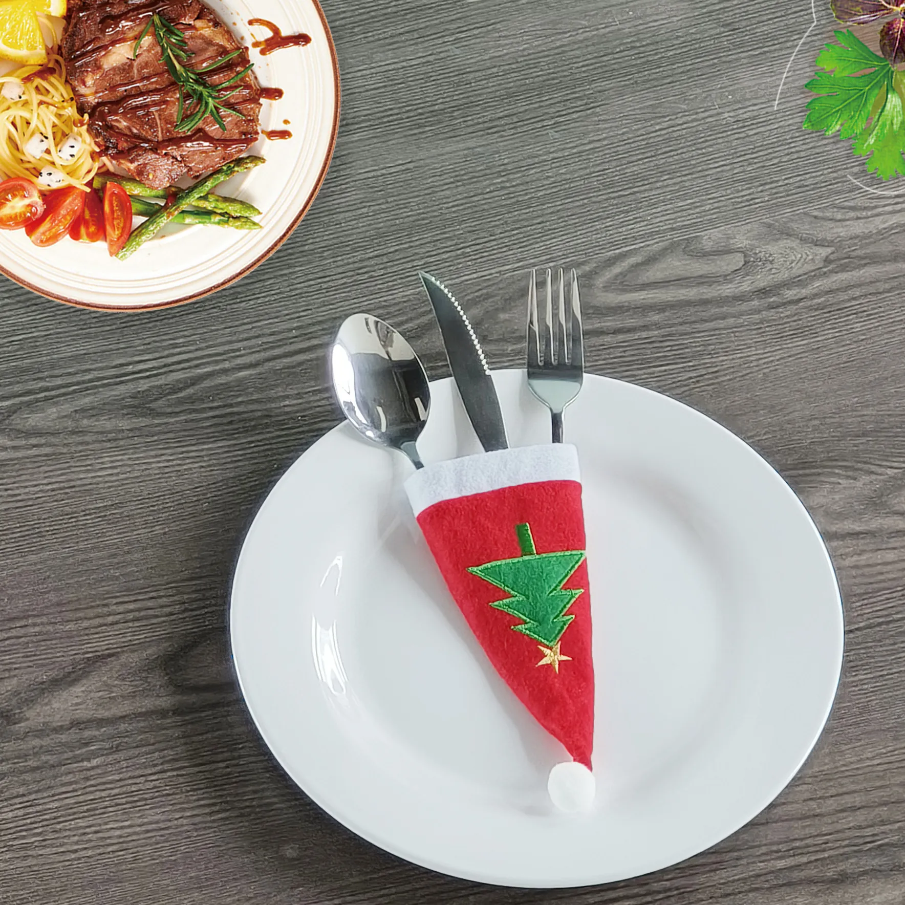Christmas Hat Shaped Cutlery Holder Non-Woven Fabric Table Decoration Knife Fork Bag For Festive Holiday Dinner Party Decoration