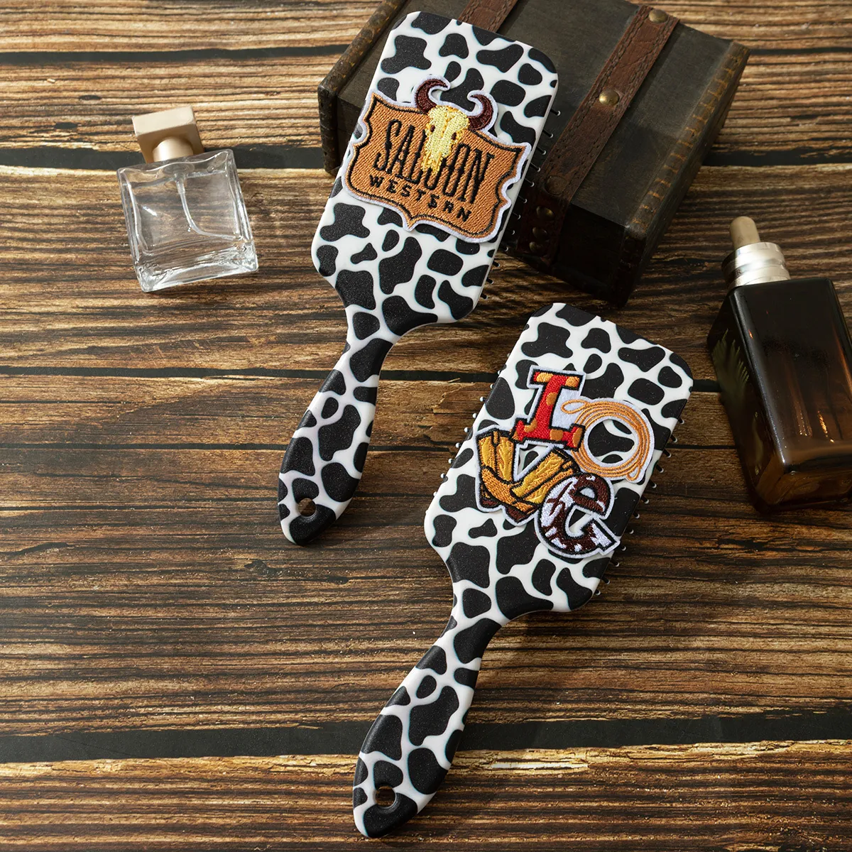 Brosse à Cheveux Pneumatique Style Western Brodée Imprimé Vache Peigne de Massage Anti Statique Femme ABS Outil de Coiffure