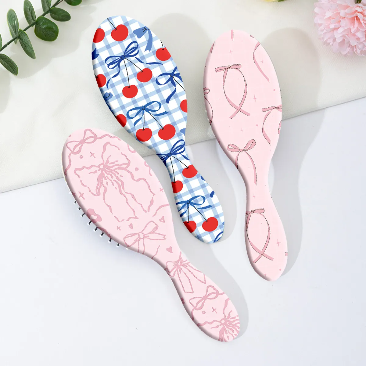 Brosse à Coussin d'Air Mignonne Motif Cerise et Nœud Brosse à Cheveux de Massage du Cuir Chevelu Démêlante en Plastique ABS