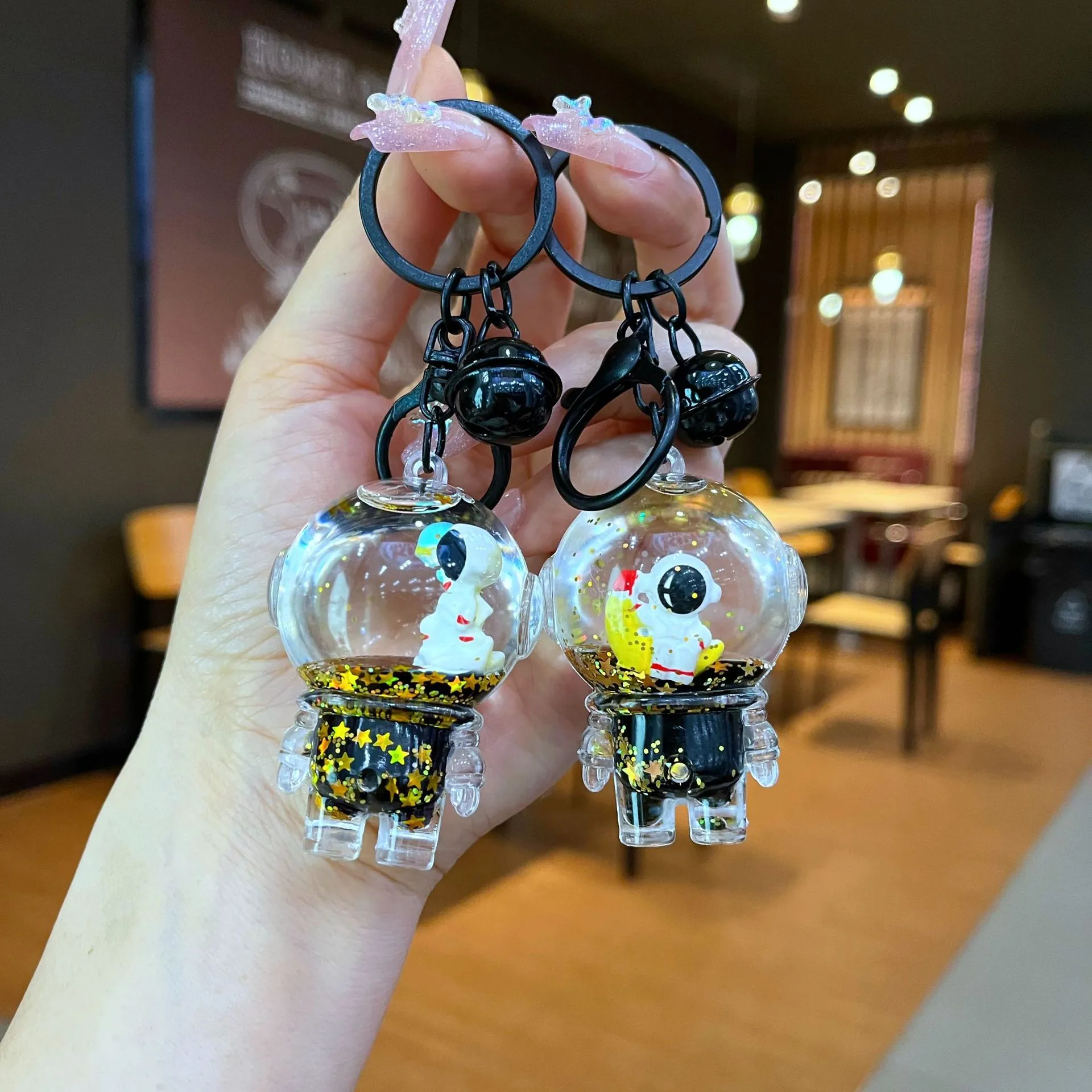 Creative Astronaut Liquid Quicksand Keychain Space Spaceman Floating Sequins Bag Pendant With Bell For Couples Gift