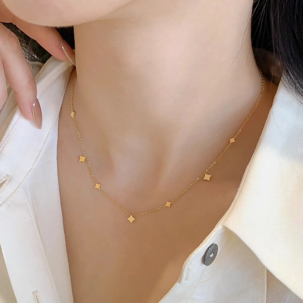 Collier Pendentifs Étoiles Acier Inoxydable Plaqué Or Français Simple Élégant Chaîne De Clavicule Bijoux Femmes
