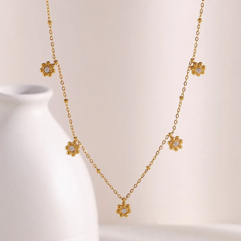 Blumen Anhänger Halskette 18K Vergoldet Edelstahl Zirkonia Eingelegt Zierliche Perlenkette Mehrere Blumen Schmuck Für Damen