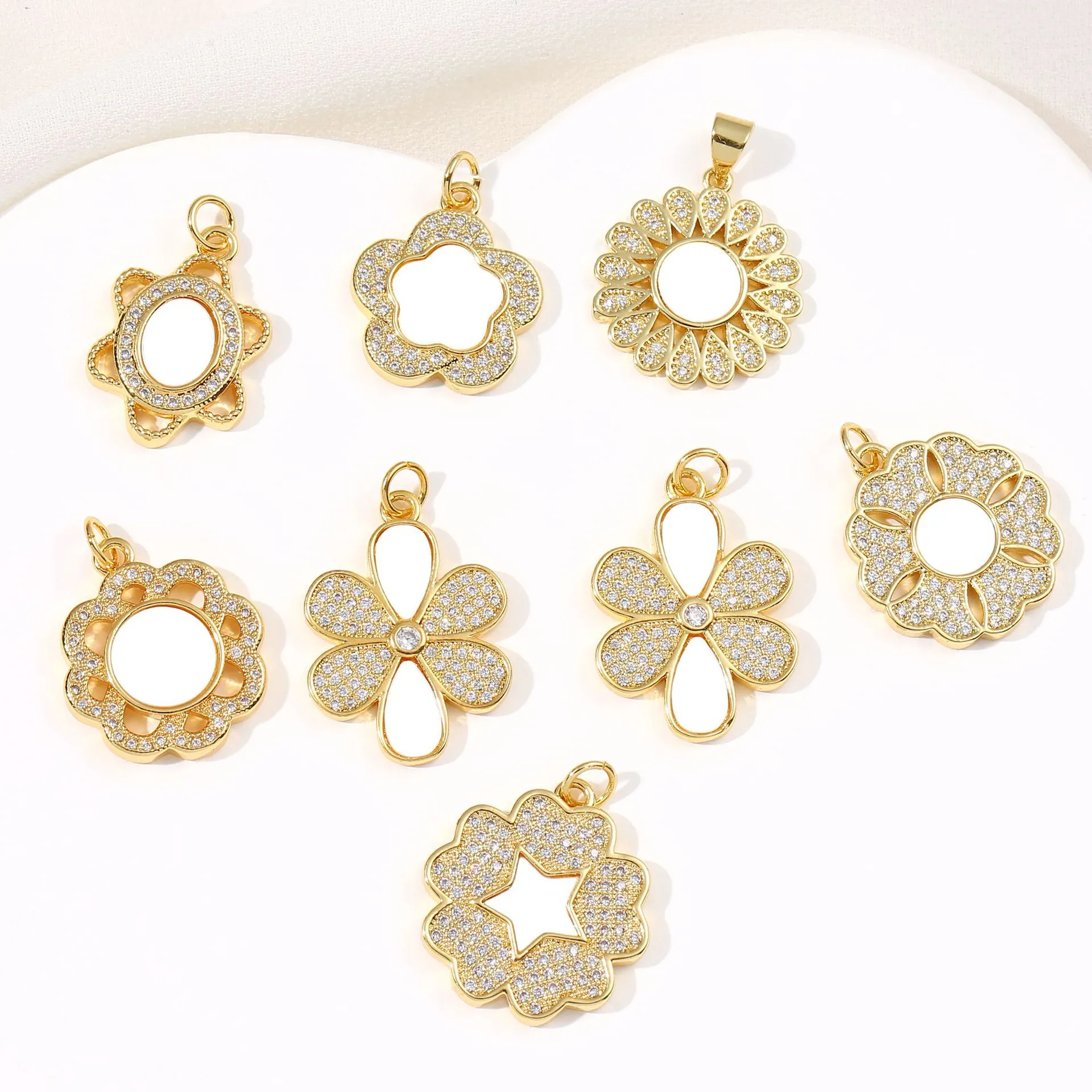 Exotic Copper Natural Shell Flower Pendant For Women Gold Plated Rhinestone Leaf Petal Fashion Jewelry Accessory Gift
