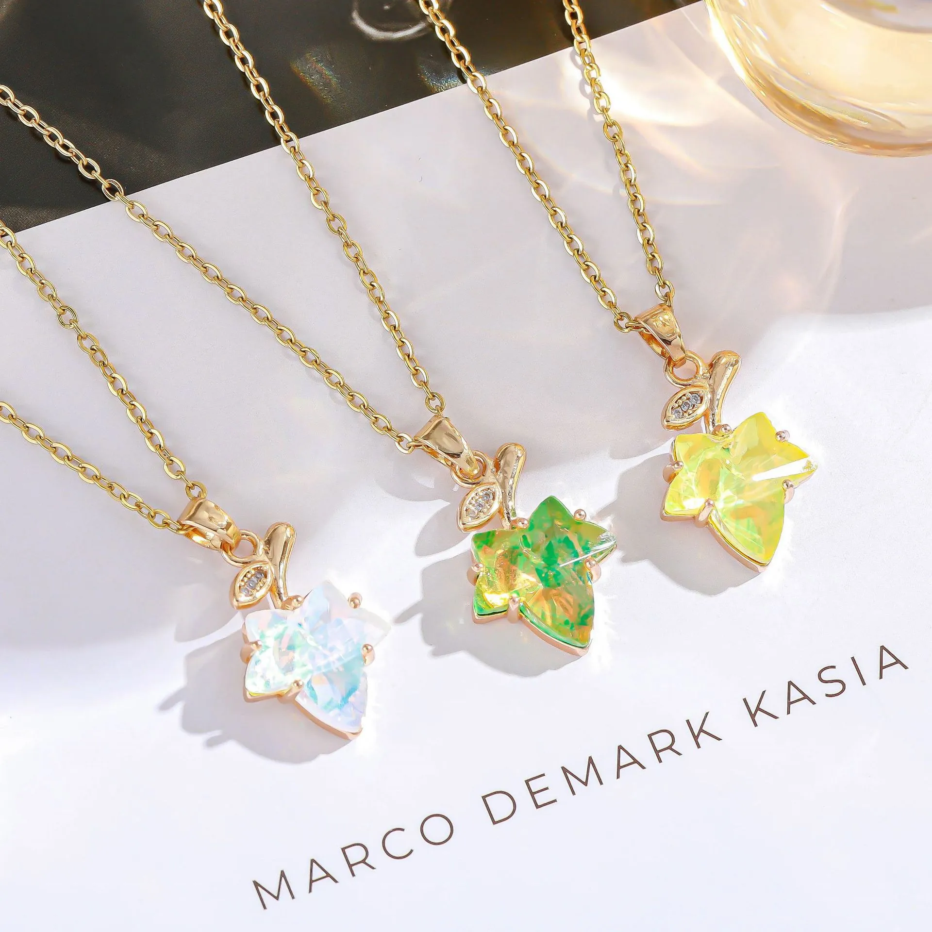 French Vintage Elegant Maple Leaf Pendant Necklace Women Titanium Steel Rhinestone Inlaid Clavicle Chain Jewelry Gift