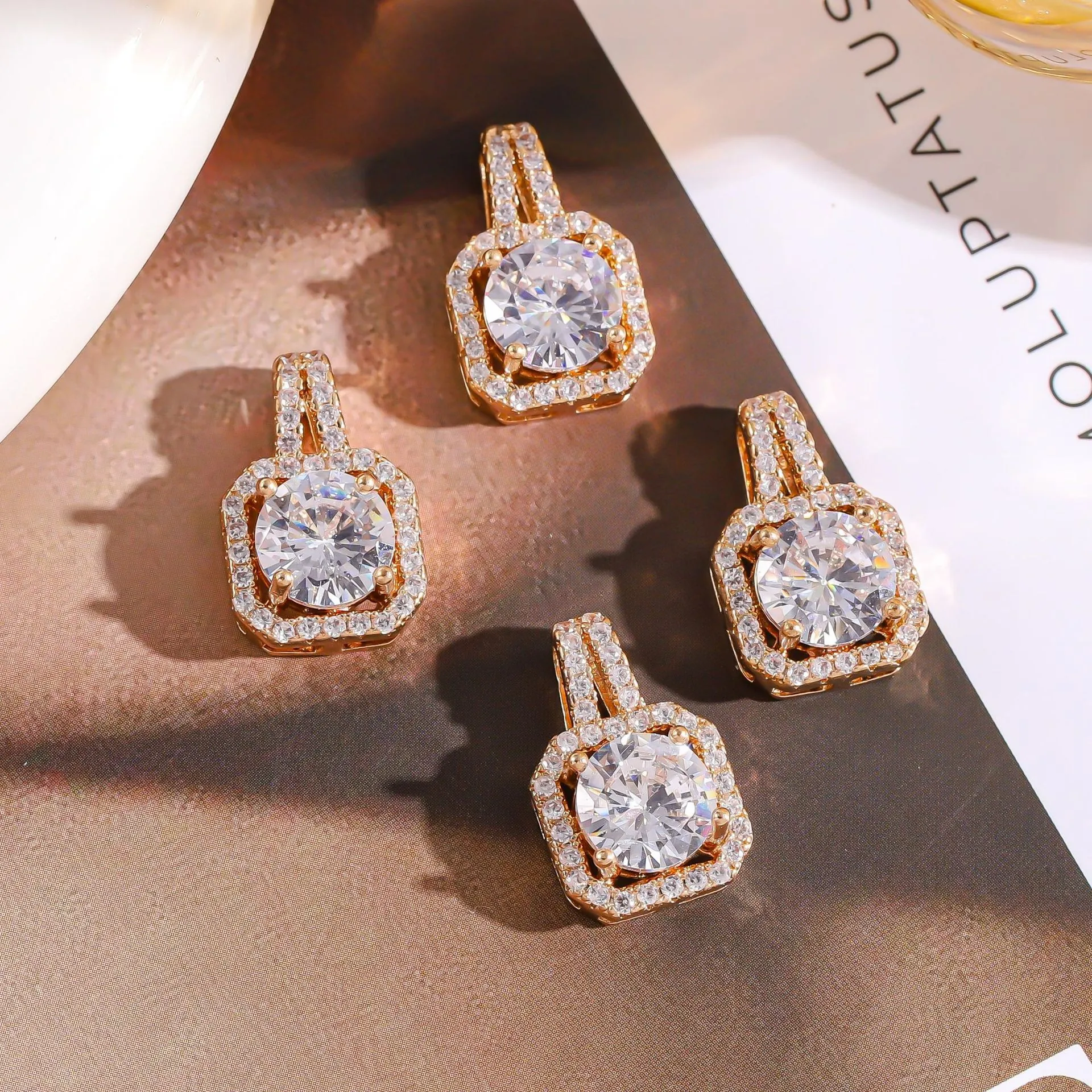 Gold Plated Alloy Square Halo Pendant With Round Zirconia Inlaid Necklace Minimalist Geometric Jewelry Accessory For Women Wedding Party