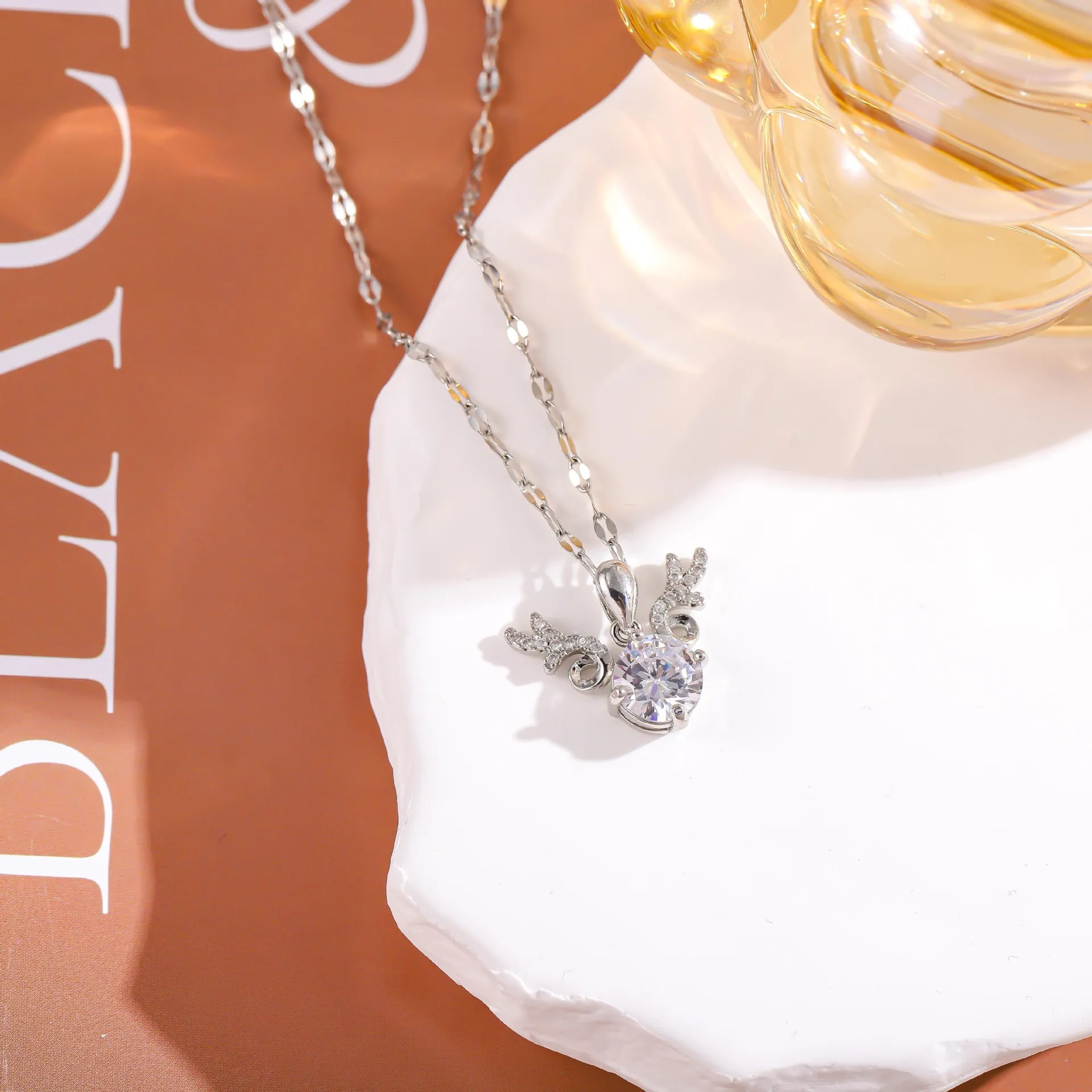 Elegant Titanium Steel Reindeer Antler Pendant Necklace For Women Shining Rhinestone Heart Design Fashion Jewelry Christmas Gift