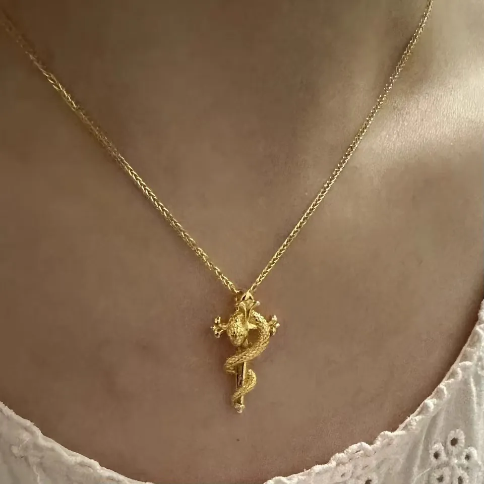 Vintage Legering Goud Slang Hanger Halsketting Voor Vrouwen Kruis Scepter En Oneindigheid Slang Ontwerp Mode Sieraden
