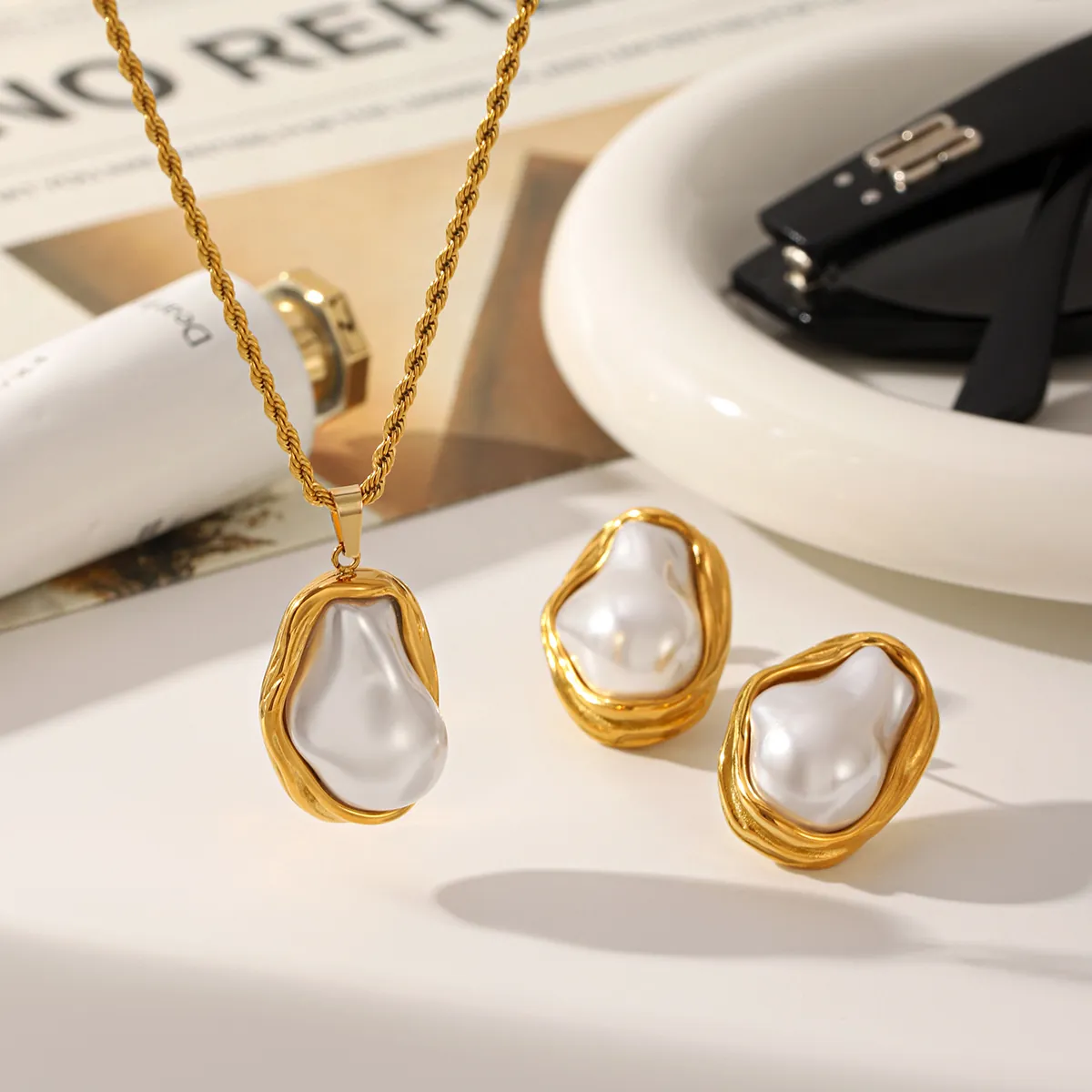 Set di Gioielli Vintage Francese con Künstliche Perle Barocche per Donna in Acciaio Inossidabile Placcato Oro Collana Orecchini Anello