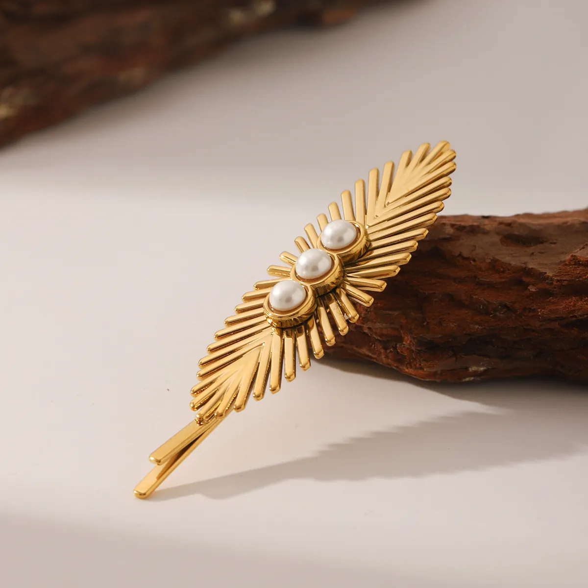 Vintage Titanium Steel Leaf Artificial Pearl Hair Clip Gold Plated Water Resistant Elegant Hairpin For Women Party Jewelry