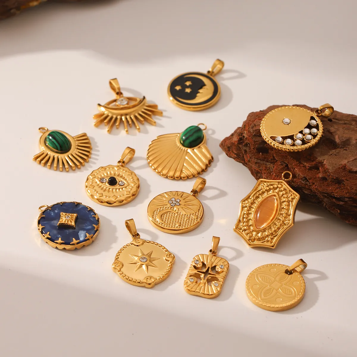 Pendentif en Acier Inoxydable Plaqué Or 18K pour Femmes Bohème Vintage Soleil Lune Mauvais Œil Pierre Naturelle Bijoux