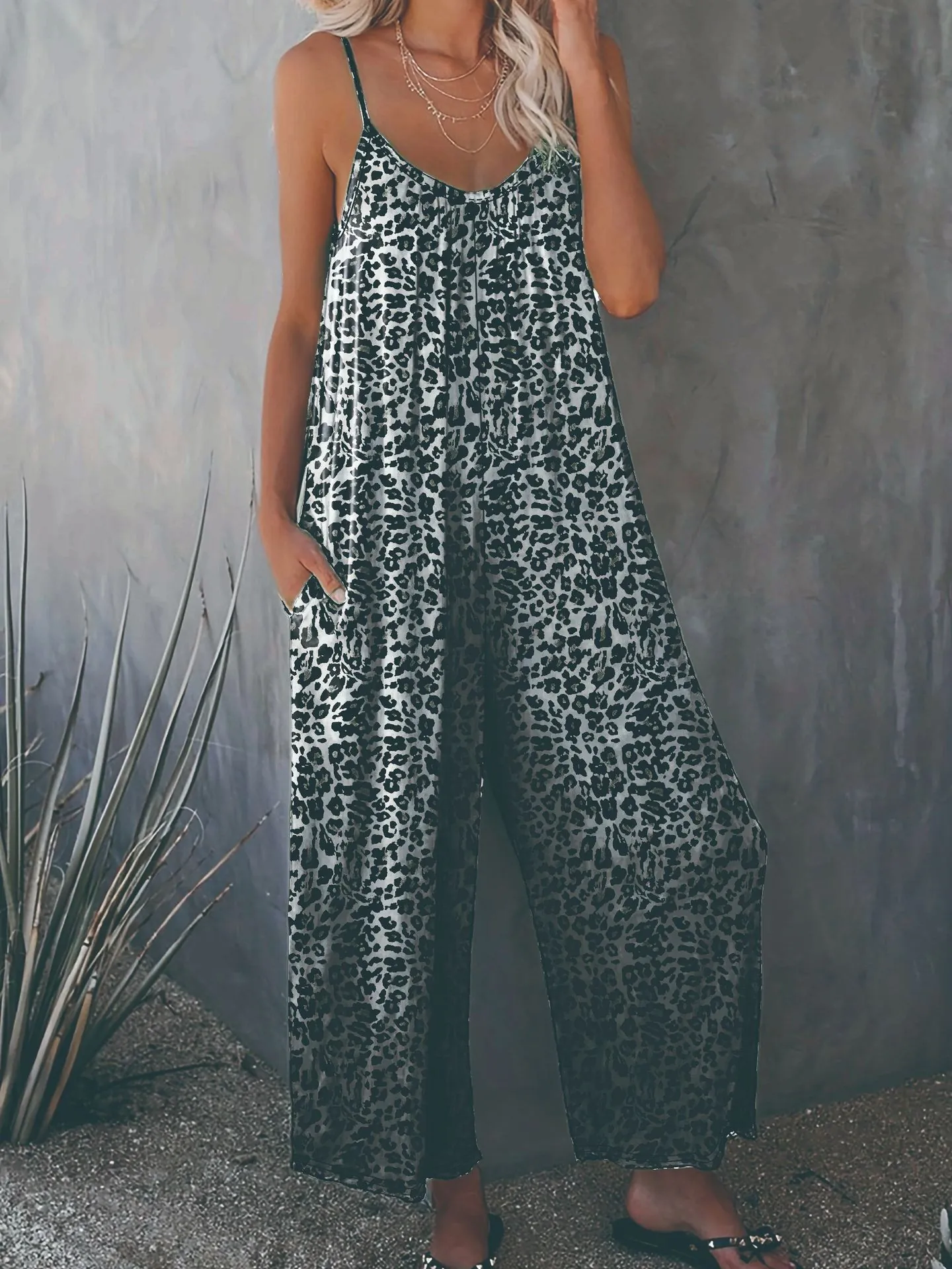 Women Leopard Print Jumpsuit Sleeveless V Neck Wide Leg Romper With Pockets Summer Casual Fashion Vacation Jumpsuits
