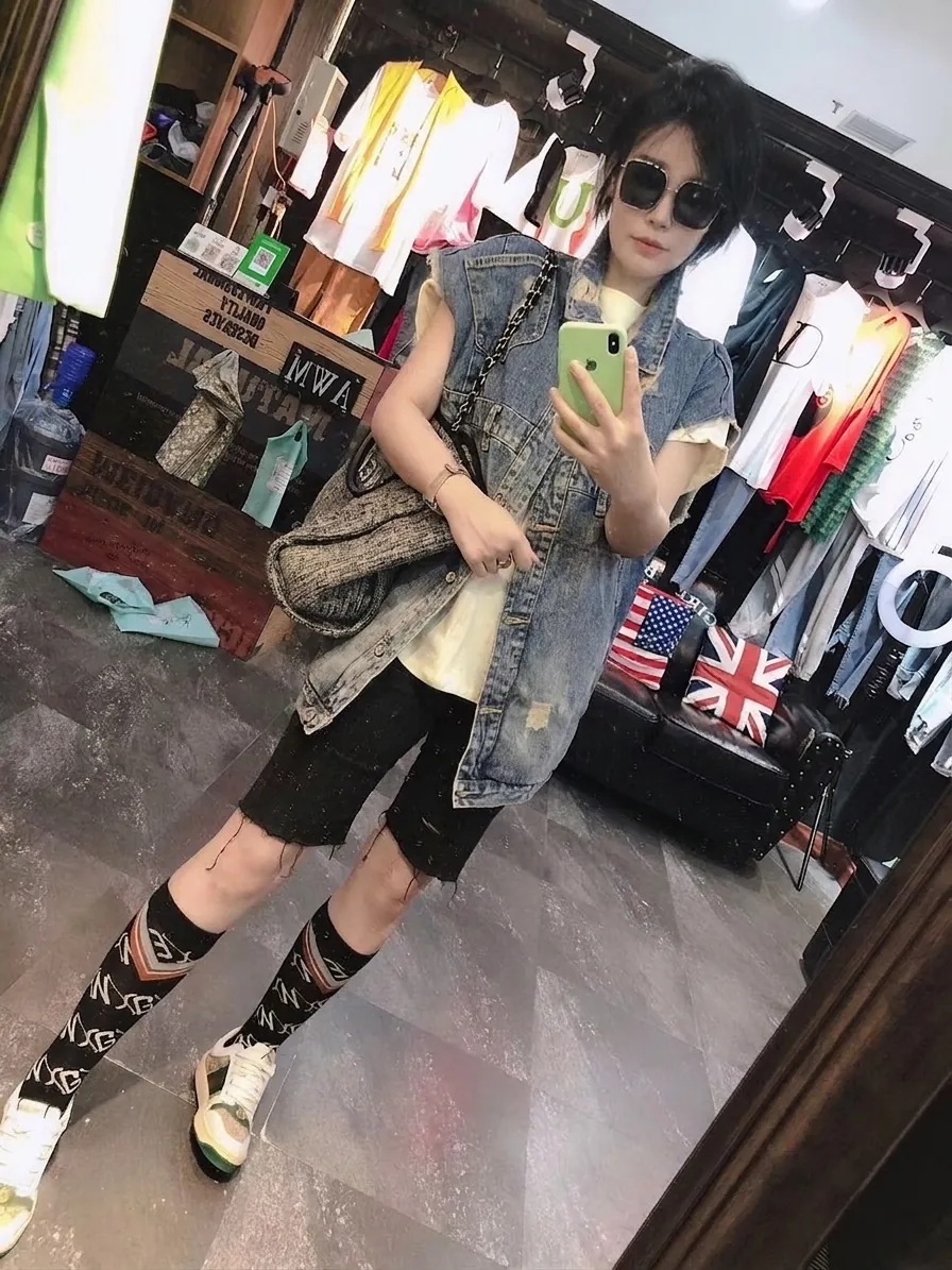 Damen Jeansweste Distressed Zerrissen Ärmellos Jacke Mittellang Gewaschen Casual Streetwear Knopfleiste Denim Weste