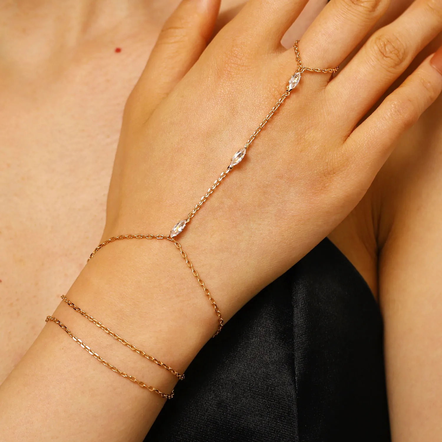 Bracelet de Main en Cuivre Avec Strass pour Femme Bracelet de Luxe Bijoux Elégants pour Usage Quotidien Cadeau